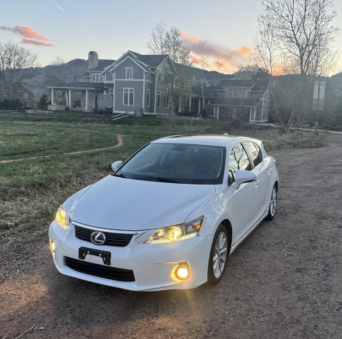 2012 White /Black Lexus CT 200h PREMIUM (JTHKD5BH2C2) with an 1.8L I4 F DOHC 16V engine, Automatic transmission, located at 2510 47th St. Suite 200, Boulder, CO, 80301, (303) 641-0333, 40.026196, -105.243217 - 2012 Lexus CT200H This Beautiful 40 MPG, CT200 Hybrid was acquired by Boulder Motors, February 22, 2023. A full Premium Synthetic Oil Service and Multi-Point Inspection were performed by Stevinson Lexus in Frederick. It is Finished in Lexus Starfire Pearl. It is Finished in Lexus Starfire Pearl. - Photo#5